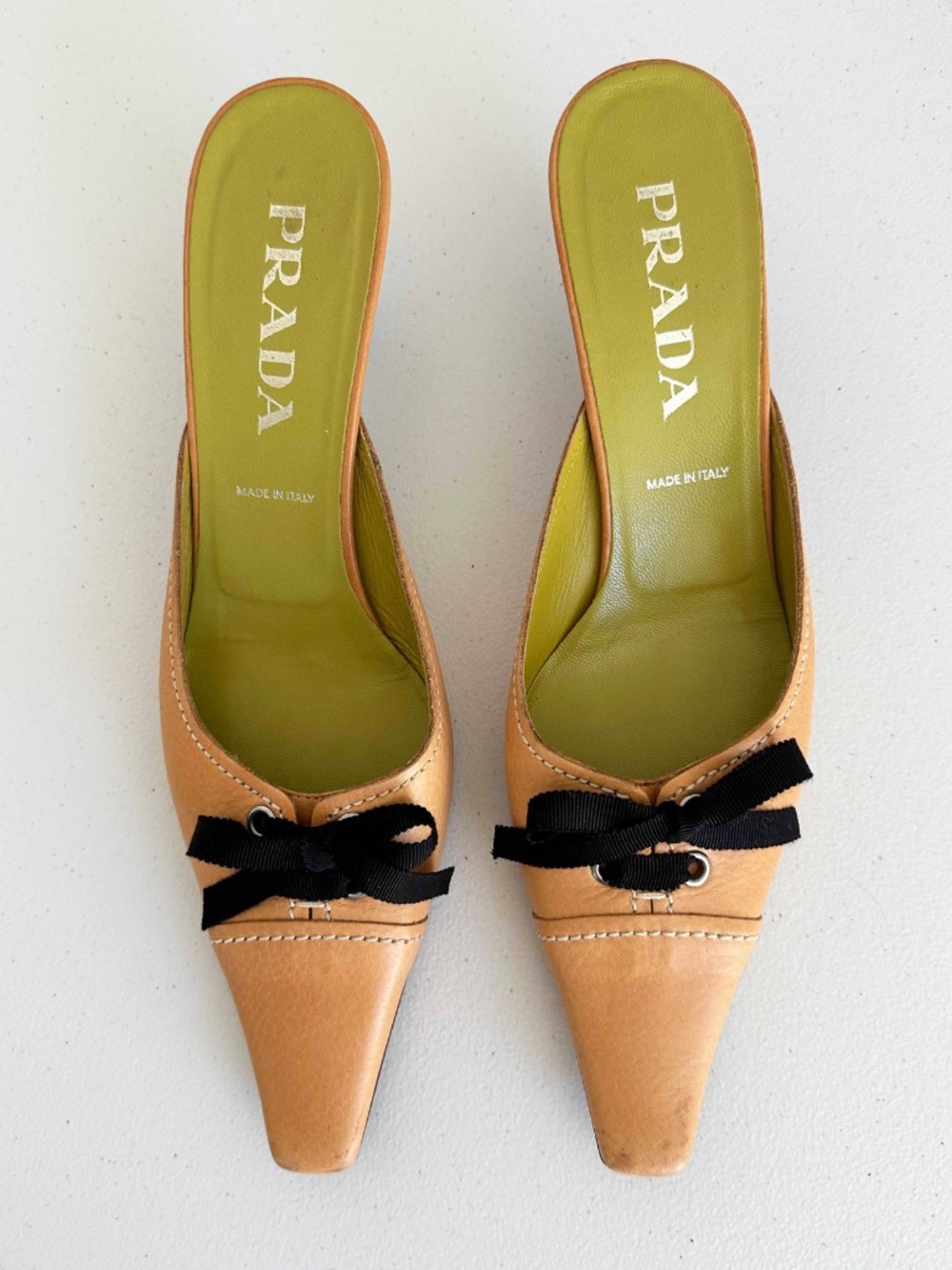 RARE Vintage Prada Eyelet Bow Mules Tan Leather Kitten Heels 39.5 Italy Y2K - Picture 2 of 13